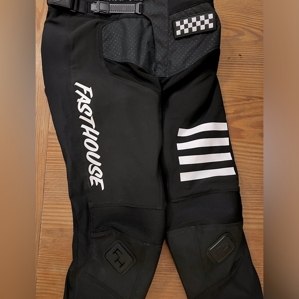 Women’s Fasthouse Riding Pants. Size 4. Never worn.